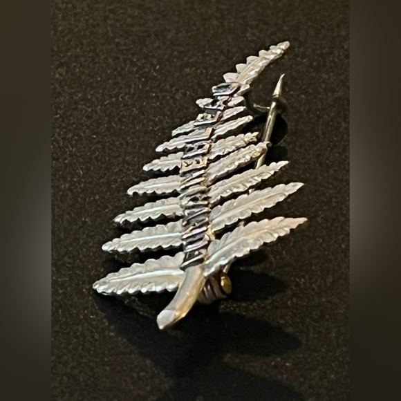 FONTAINEBLEAU town in Paris France Antique Souvenir Silver Tone Fern Leaf Pin - Picture 6 of 8